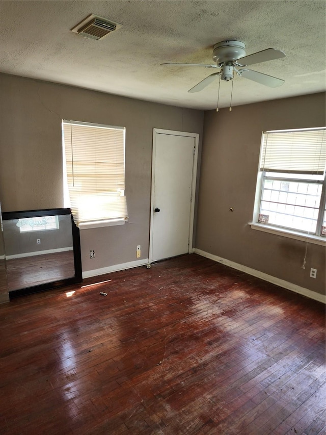 4802 Hain St, Houston, TX 77009 - empty room featuring wood-type flooring, a ceiling fan, and a textured ceiling
