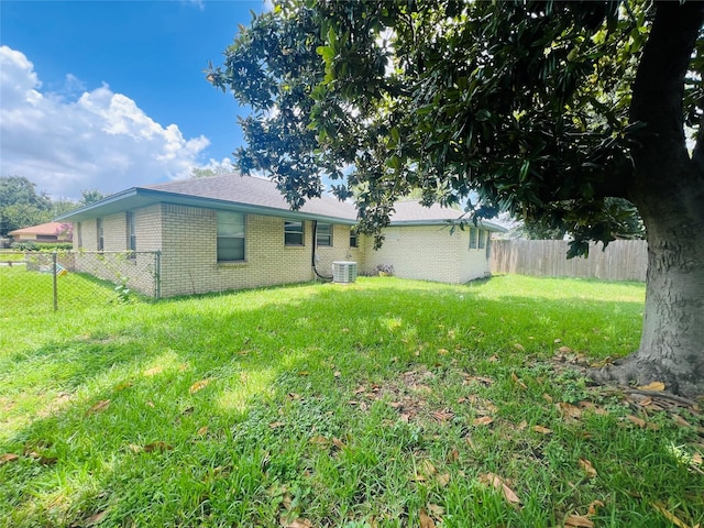 329 Robin St, Deer Park, TX 77536 - back of house with brick siding