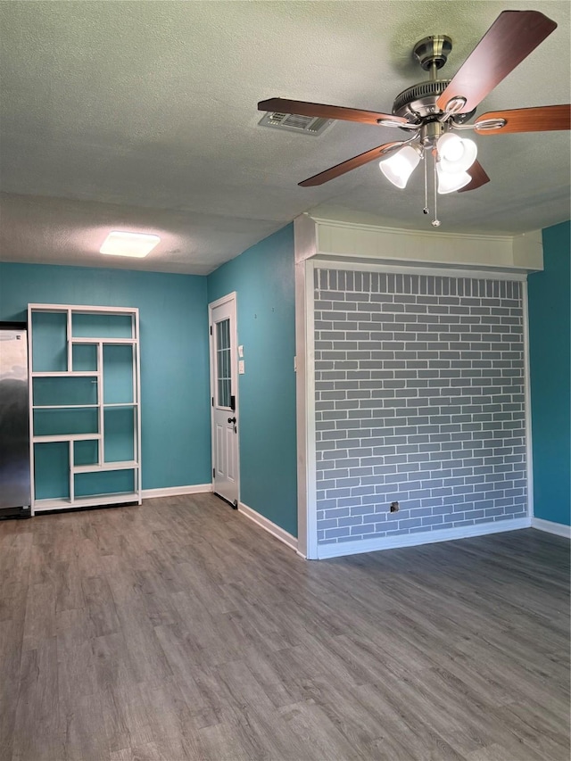 329 Robin St, Deer Park, TX 77536 - photo 10