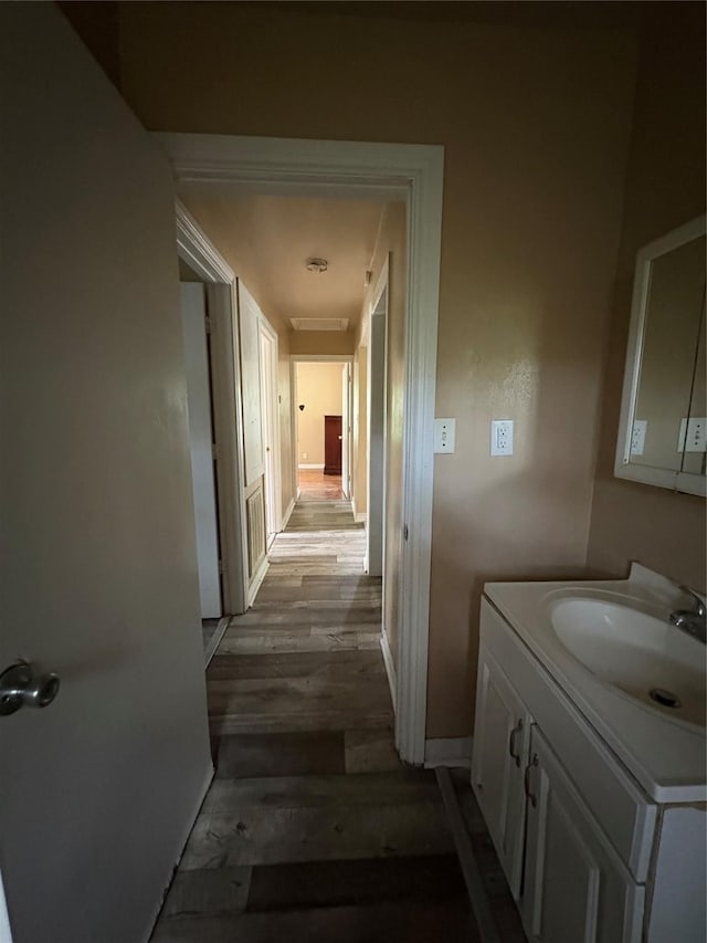 1206 11th St N, Texas City, TX 77590 - hallway with a sink and dark wood-type flooring