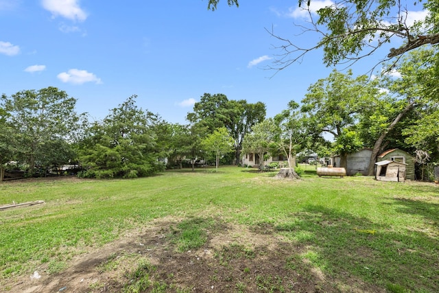 600 Brazos St, Glidden, TX 78943 - view of grassy yard featuring an outdoor structure