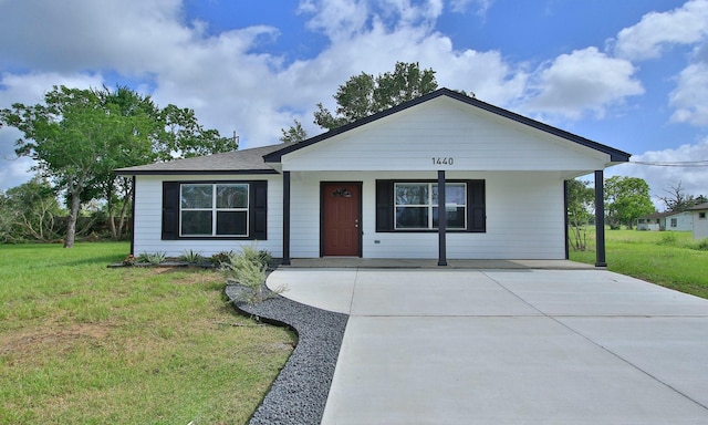 1440 Shepherd St, Hempstead, TX 77445 - view of front of property featuring a porch and a front yard