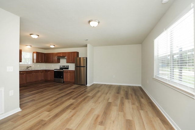 1440 Shepherd St, Hempstead, TX 77445 - kitchen featuring stainless steel appliances, light countertops, and wood finished floors