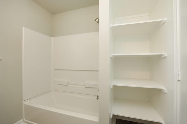 1440 Shepherd St, Hempstead, TX 77445 - full bath featuring washtub / shower combination