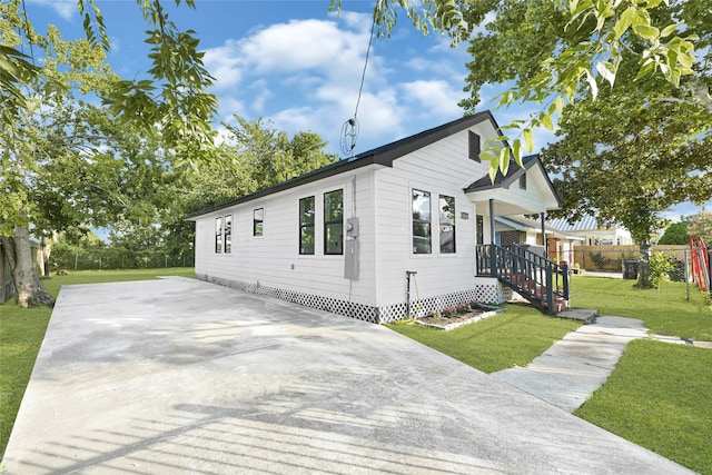 2346 Delafield St, Houston, TX 77023 - view of property exterior featuring concrete driveway