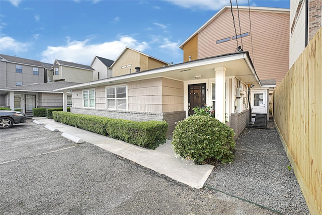 4401 Marina St Unit B, Houston, TX 77007 - view of front of home with uncovered parking and a residential view