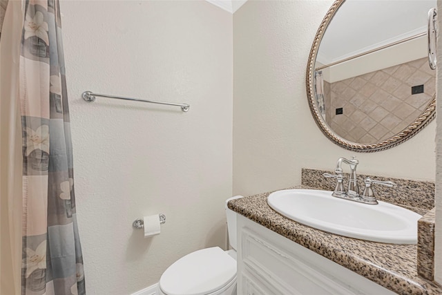 4401 Marina St Unit B, Houston, TX 77007 - bathroom featuring vanity and curtained shower