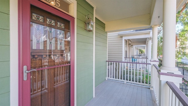 1045 W 16th St, Houston, TX 77008 - property entrance featuring a porch