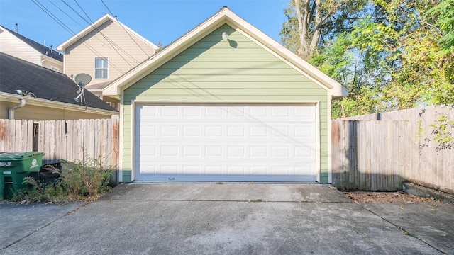 1045 W 16th St, Houston, TX 77008 - garage featuring driveway