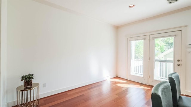 1045 W 16th St, Houston, TX 77008 - doorway featuring light wood-style floors, recessed lighting, and ornamental molding
