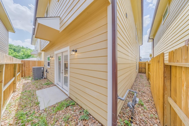 2142 De Soto St, Houston, TX 77091 - view of side of property with french doors and a fenced backyard
