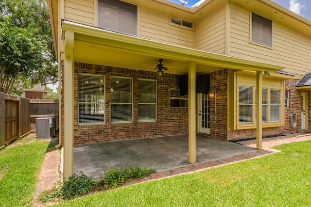 2625 Seashore Dr, Seabrook, TX 77586 - view of patio / terrace with a ceiling fan