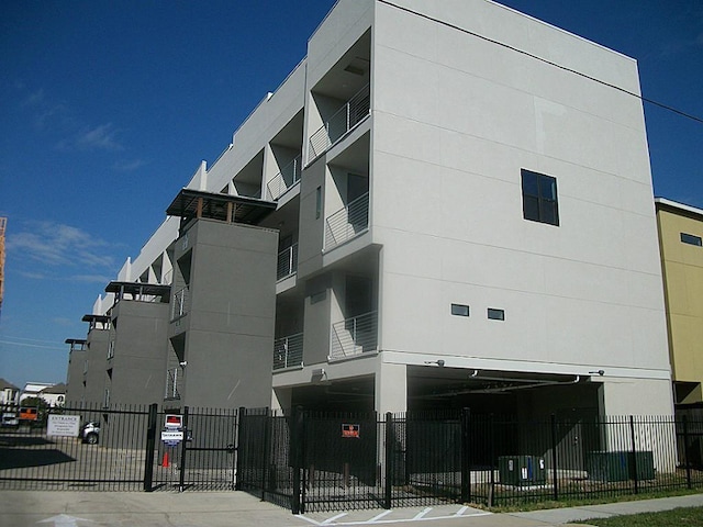 2401 Crawford St Unit A109, Houston, TX 77004 - view of apartment building / complex
