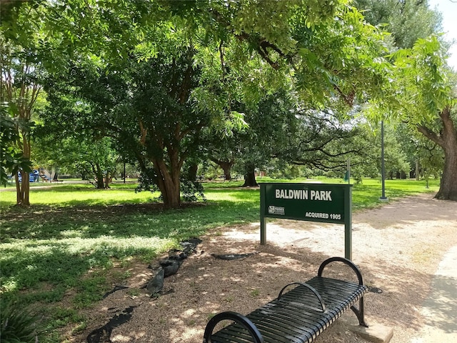 2401 Crawford St Unit A109, Houston, TX 77004 - surrounding community featuring a lawn and view of scattered trees
