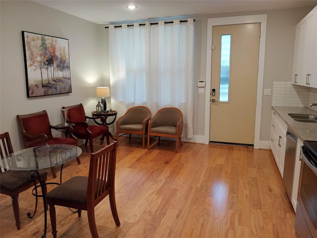 2401 Crawford St Unit A109, Houston, TX 77004 - dining space featuring light wood-type flooring and baseboards
