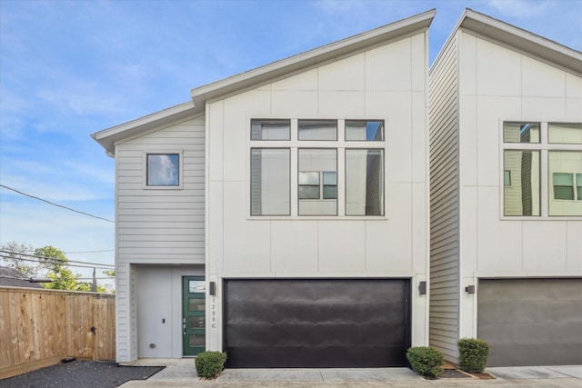 3208 N Macgregor Way Unit C, Houston, TX 77004 - contemporary house with an attached garage