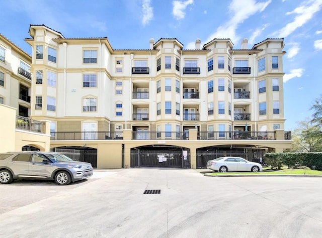 7575 Kirby Dr Unit 1203, Houston, TX 77030 - view of apartment building / complex featuring uncovered parking