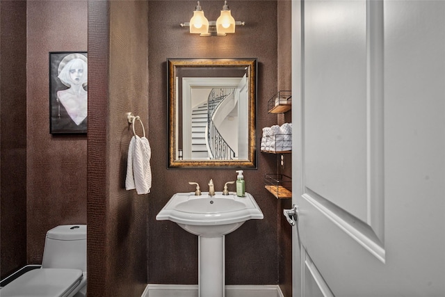 1616 Nevada St, Houston, TX 77006 - half bathroom with toilet