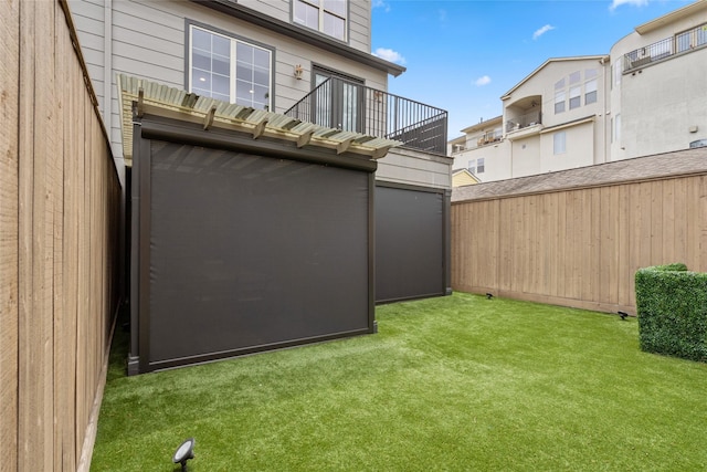 1616 Nevada St, Houston, TX 77006 - view of yard featuring a balcony