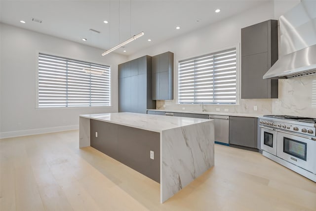2822 Westgrove Ln, Houston, TX 77027 - kitchen with wall chimney exhaust hood, stainless steel appliances, modern cabinets, backsplash, and recessed lighting