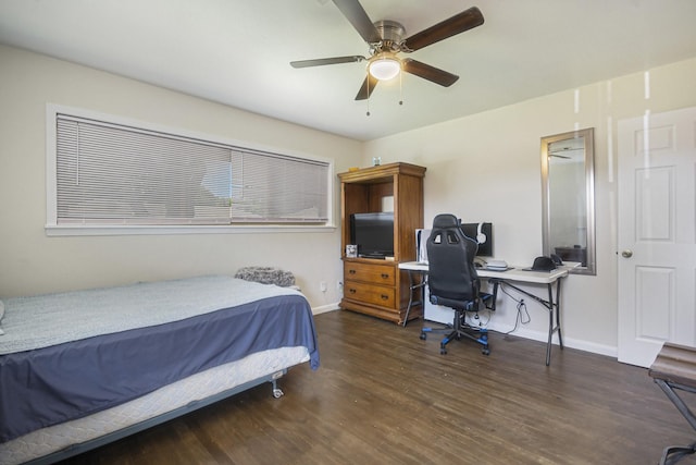 201 E 5th St, Deer Park, TX 77536 - bedroom with wood finished floors, a desk, and ceiling fan