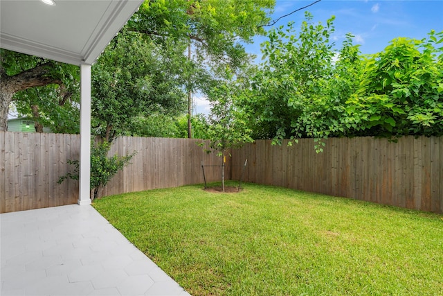 412 E 34th St, Houston, TX 77018 - fenced backyard with a patio area