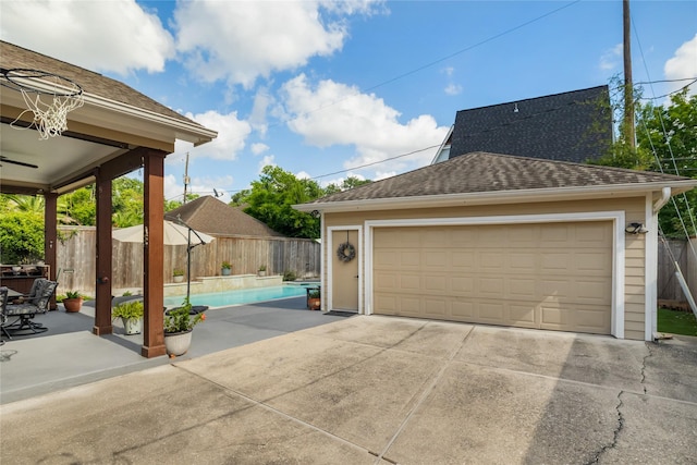 983 W 42nd St, Houston, TX 77018 - view of detached garage