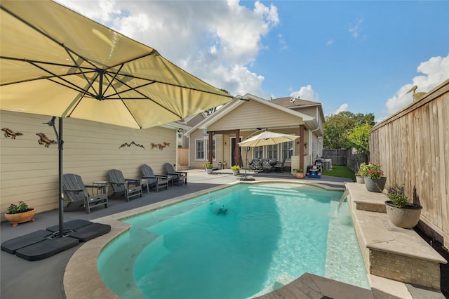 983 W 42nd St, Houston, TX 77018 - view of swimming pool with a patio and a fenced backyard