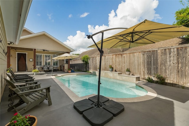 983 W 42nd St, Houston, TX 77018 - view of pool featuring a patio and a fenced backyard