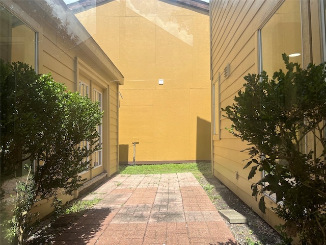 11530 Bellerive Dr, Houston, TX 77072 - view of patio / terrace
