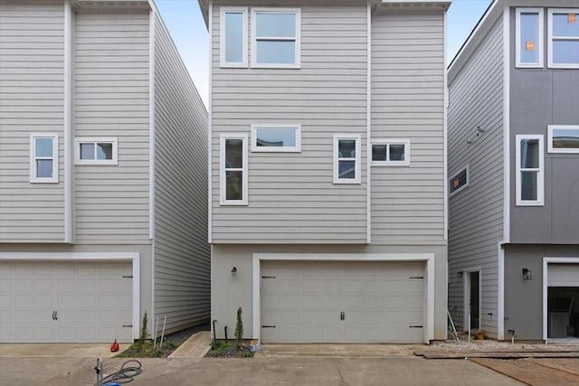 6723 Saint Augustine St, Houston, TX 77021 - rear view of property featuring an attached garage
