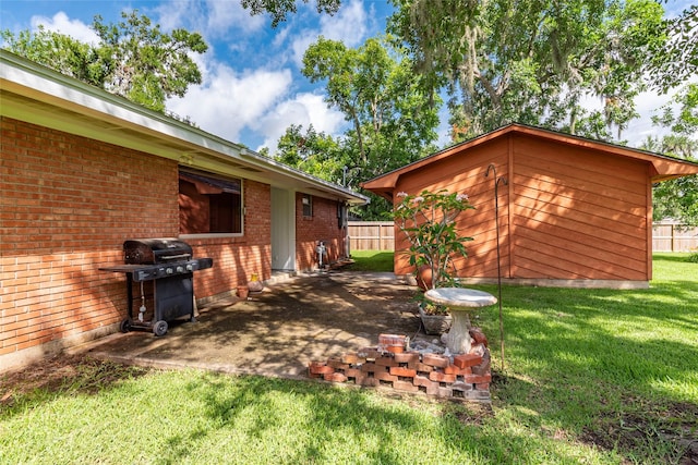 122 Blossom St, Lake Jackson, TX 77566 - view of yard with a patio area and an outbuilding