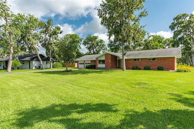 122 Blossom St, Lake Jackson, TX 77566 - view of grassy yard featuring a garage