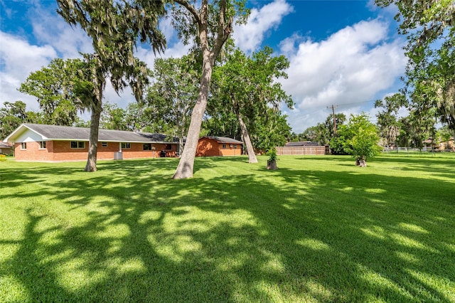 122 Blossom St, Lake Jackson, TX 77566 - view of yard