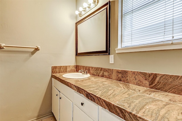 6763 Glen Rock Dr, Houston, TX 77087 - bathroom featuring double vanity