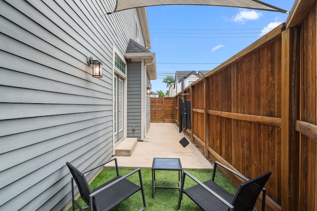 2111 Beall St, Houston, TX 77008 - fenced backyard with a patio