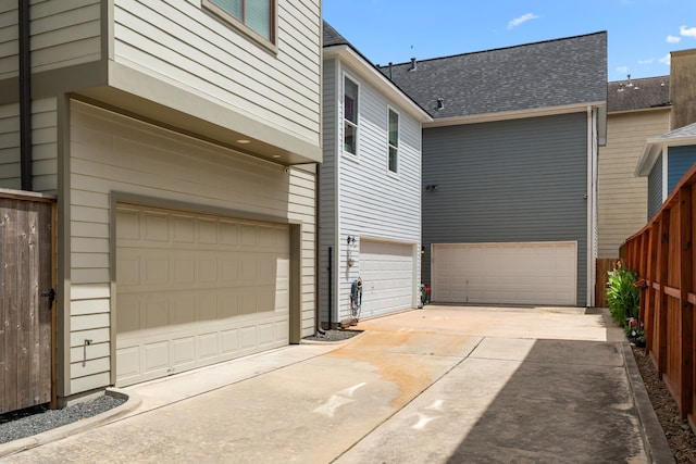 2111 Beall St, Houston, TX 77008 - garage featuring driveway