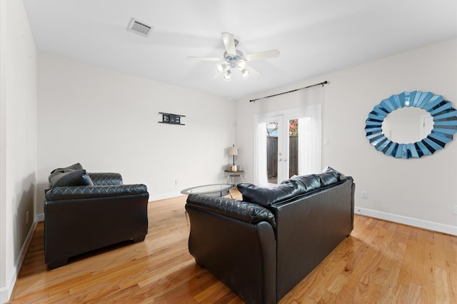 3736 Main Poplar Dr, Houston, TX 77025 - living room with light wood-type flooring and a ceiling fan