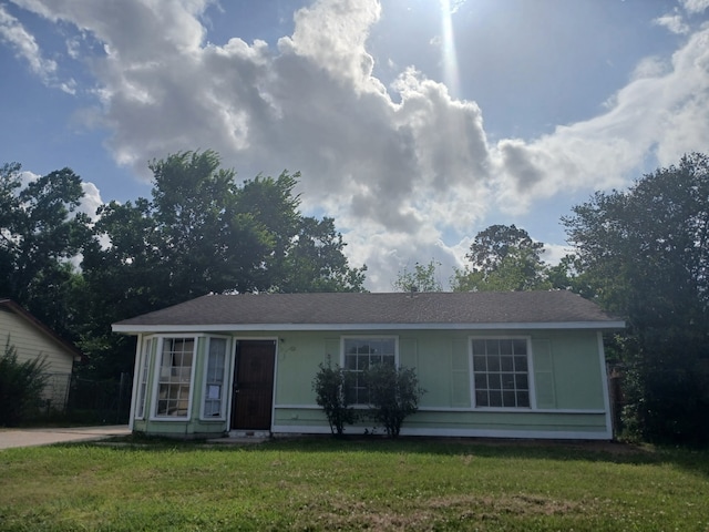 9711 Courben Ln, Houston, TX 77078 - view of front of house featuring a front yard