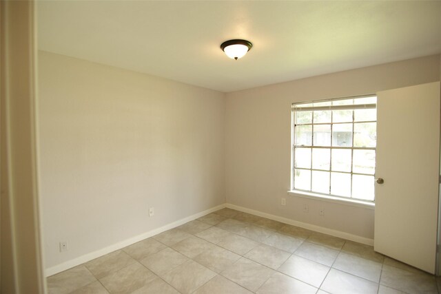 9711 Courben Ln, Houston, TX 77078 - unfurnished room featuring light tile patterned flooring and baseboards