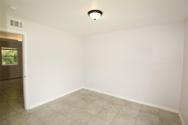 9711 Courben Ln, Houston, TX 77078 - spare room featuring a smoke detector and light tile patterned floors