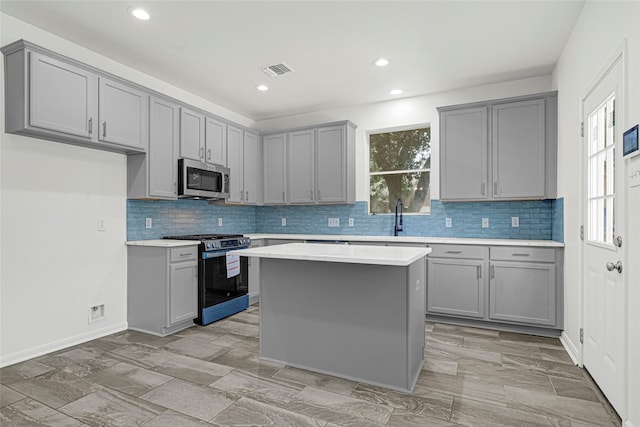 7823 Autumn Hollow Ln, Houston, TX 77041 - kitchen with appliances with stainless steel finishes, gray cabinets, decorative backsplash, light countertops, and recessed lighting
