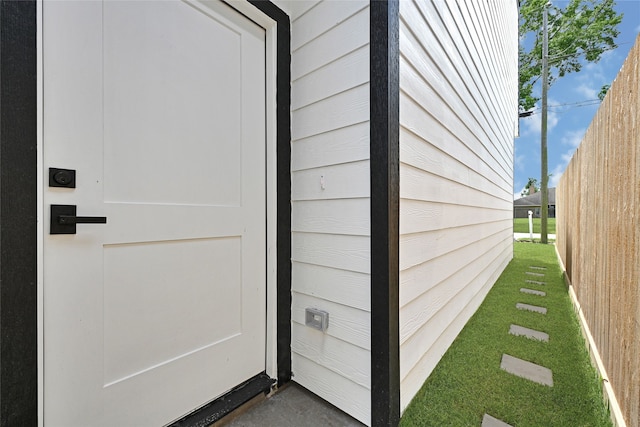 7922 Sealey St, Houston, TX 77088 - doorway to property with a yard