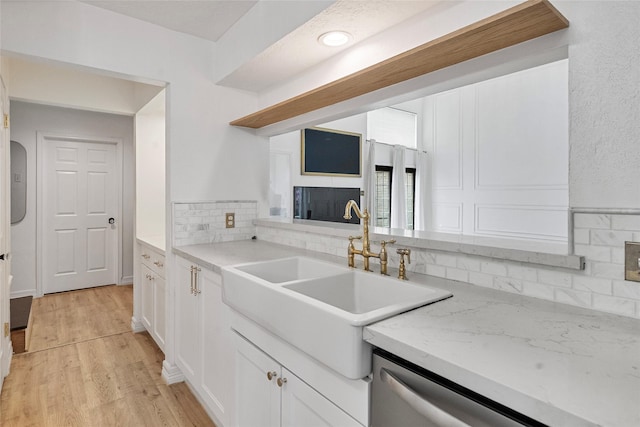 8033 Oakwood Forest Dr, Houston, TX 77040 - kitchen featuring white cabinets, decorative backsplash, dishwasher, and light wood-style flooring
