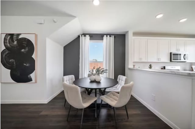 16424 Windy Cove Ct, Conroe, TX 77378 - dining area featuring dark wood-style flooring, recessed lighting, and vaulted ceiling