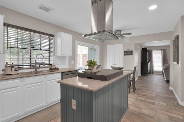17214 Shadow Valley Dr, Spring, TX 77379 - kitchen with island range hood, ceiling fan, plenty of natural light, light wood-type flooring, and recessed lighting