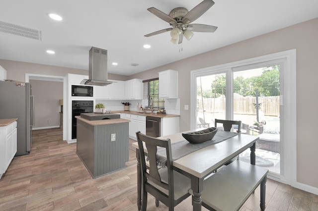 17214 Shadow Valley Dr, Spring, TX 77379 - dining room featuring a ceiling fan, light wood-style flooring, and recessed lighting