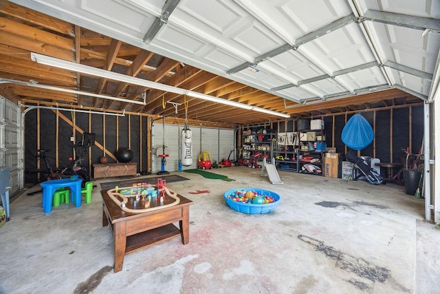 2031 Cheshire Ln, Houston, TX 77018 - view of garage