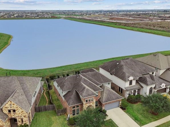 7702 Kenora Way, Richmond, TX 77407 - aerial view of residential area featuring a nearby body of water