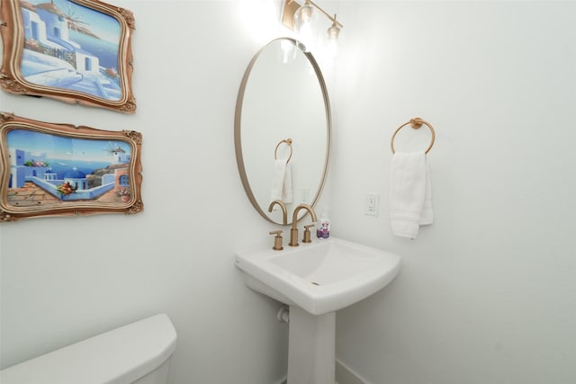 400 Horizon Light Ln, Katy, TX 77493 - half bath featuring toilet and a sink